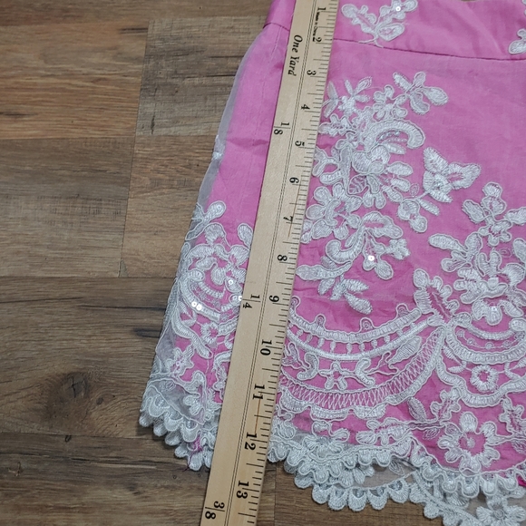 T.Lisa White Lace Shorts Pink Shorts Lace Bottom - Picture 8 of 10